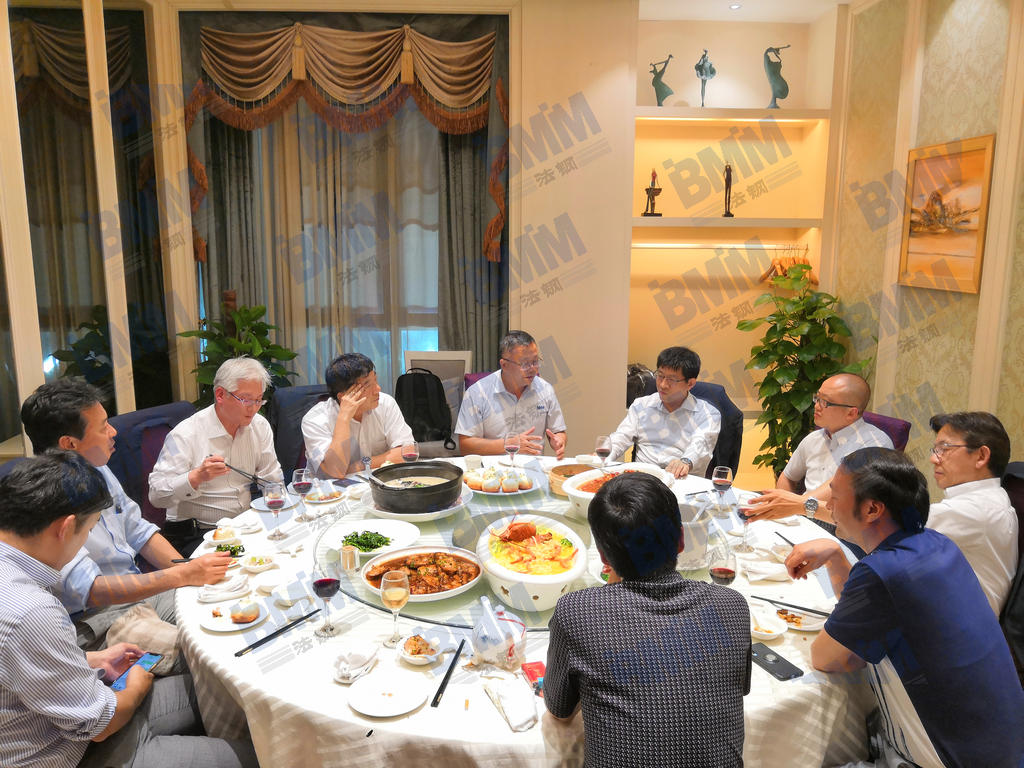 訪問(wèn)結(jié)束后,法鋼集團(tuán)負(fù)責(zé)人邀請(qǐng)JFE鋼鐵高層共進(jìn)晚餐